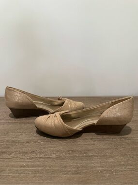 Bandolino Neutral Beige Knot-Front Low Wedge Flats | Good Used Condition